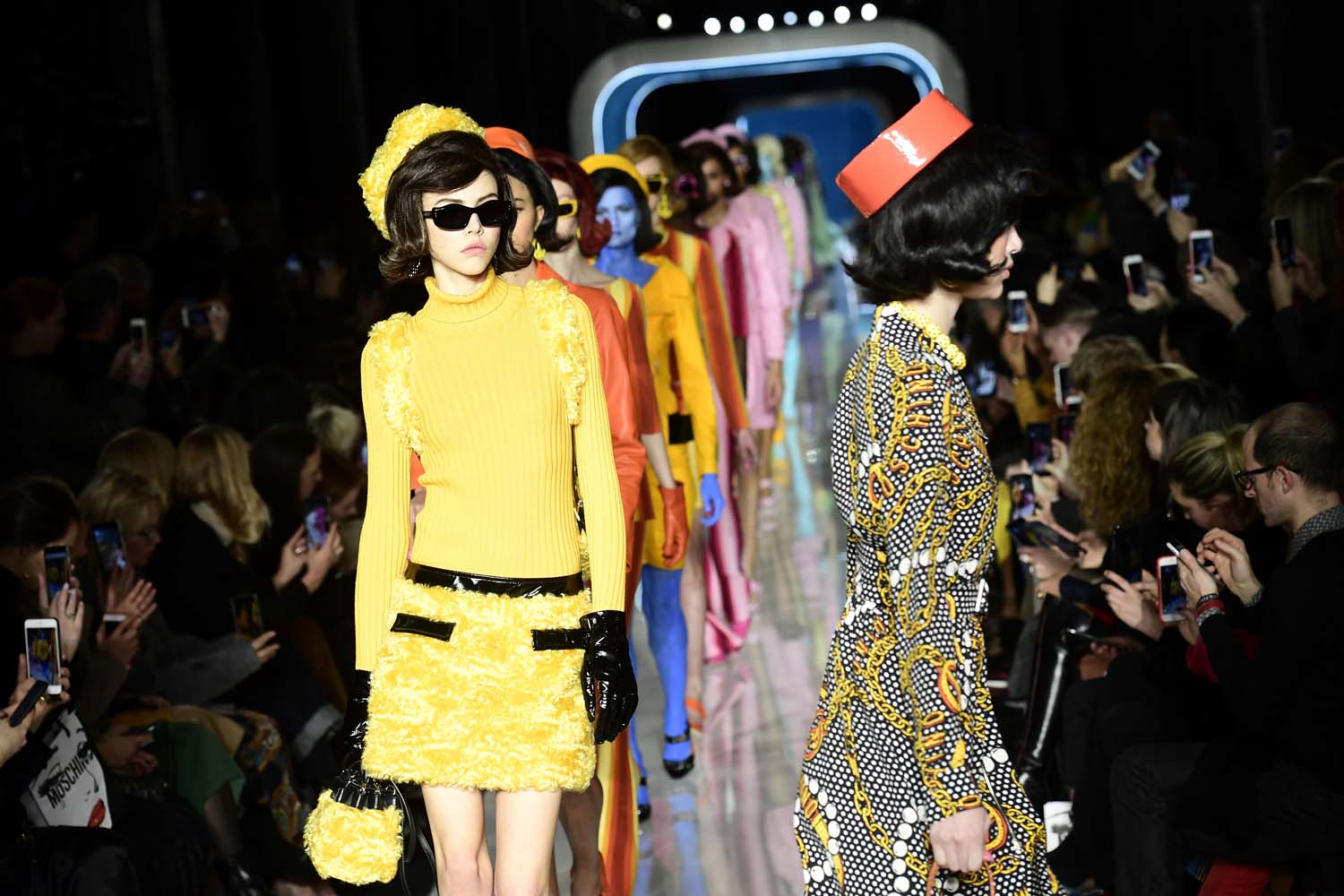 Moschino 2018-19 Sonbahar/Kış