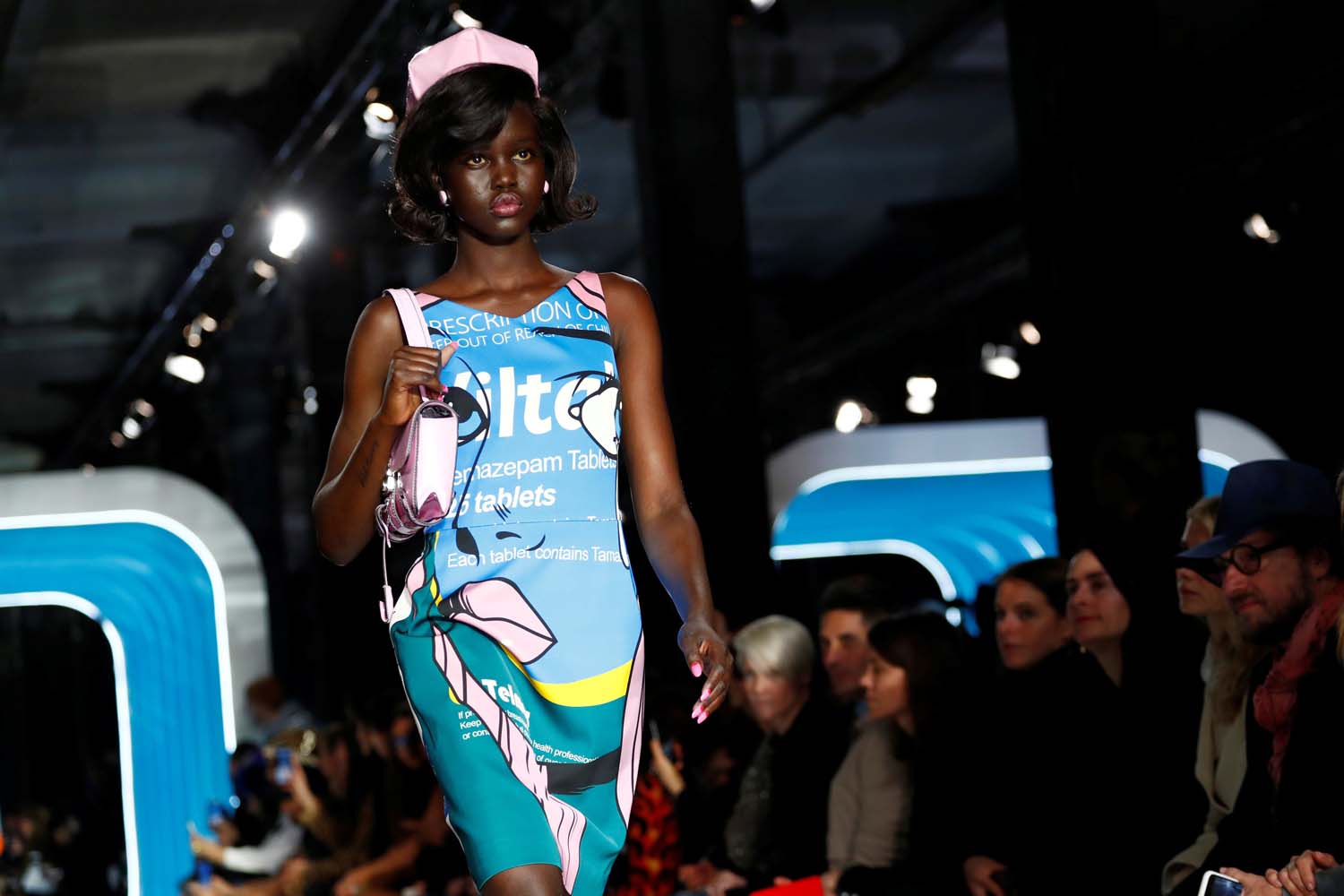 Moschino 2018-19 Sonbahar/Kış