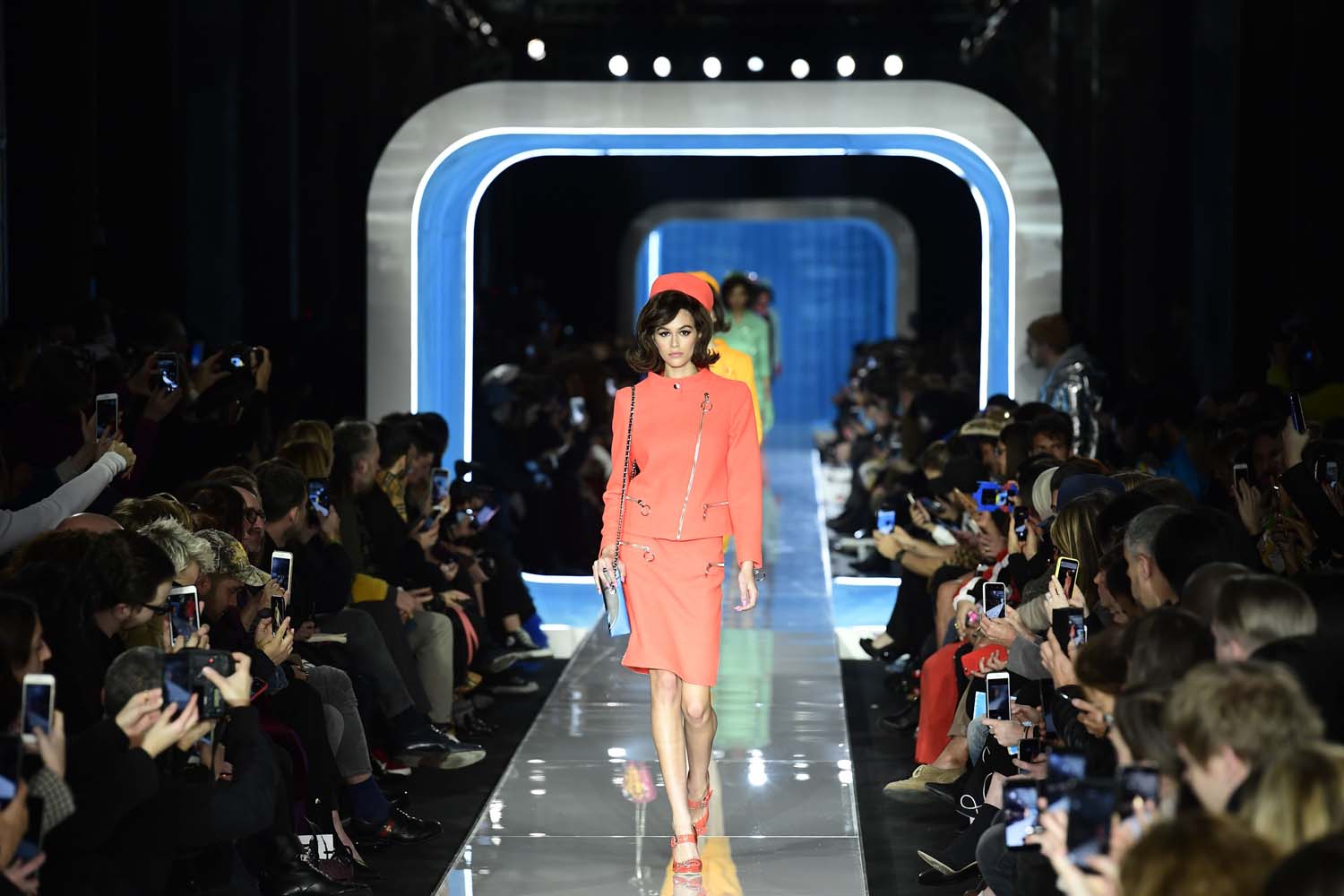 Moschino 2018-19 Sonbahar/Kış