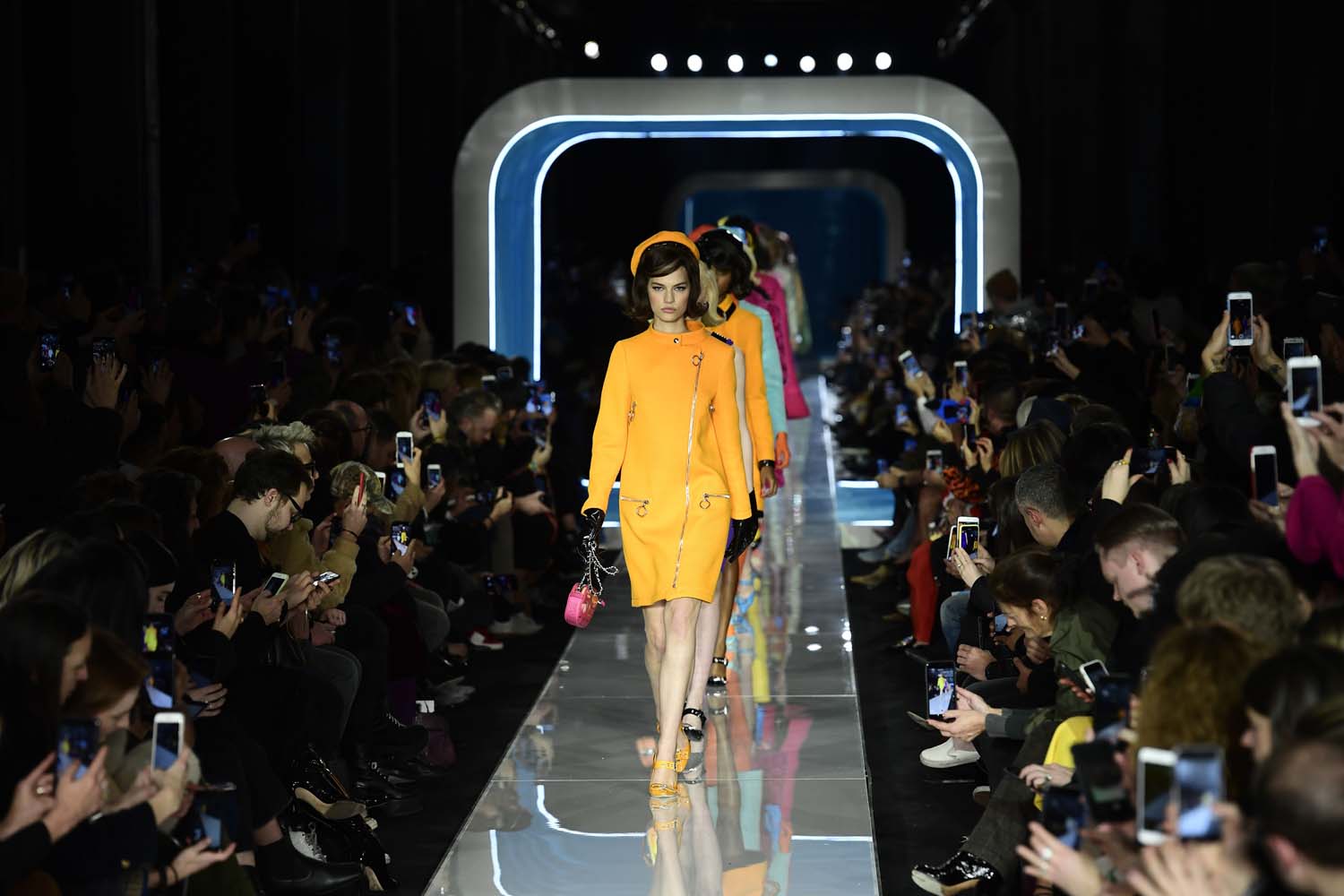 Moschino 2018-19 Sonbahar/Kış