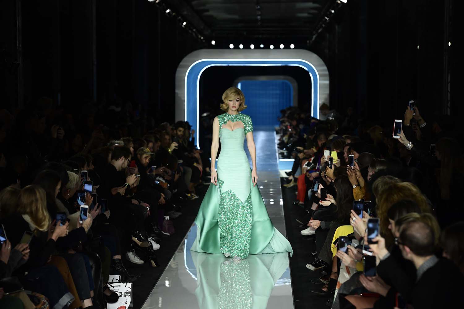 Moschino 2018-19 Sonbahar/Kış