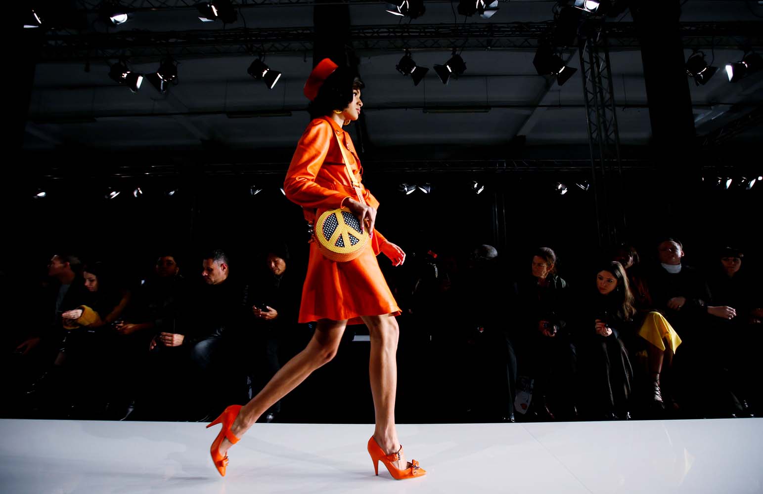 Moschino 2018-19 Sonbahar/Kış