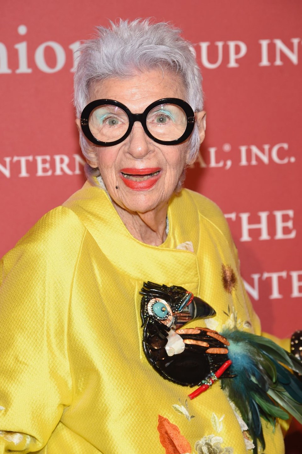 96 yaşındaki stil ikonu Barbie bebeğe dönüştü