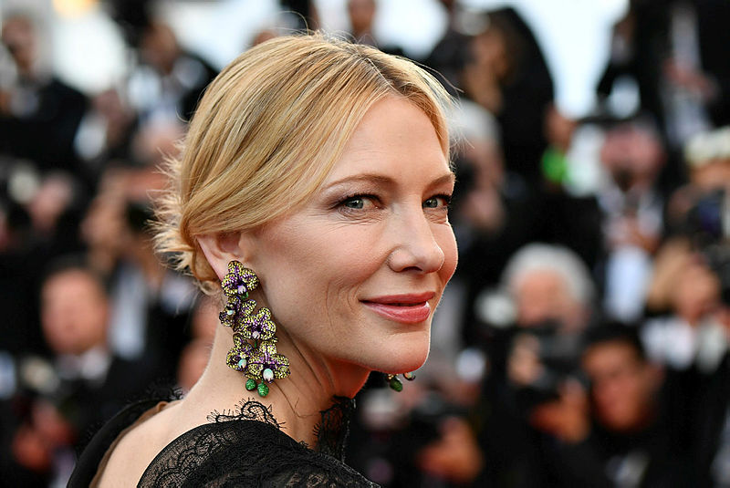 71. Cannes'den saç ve makyaj görünümleri