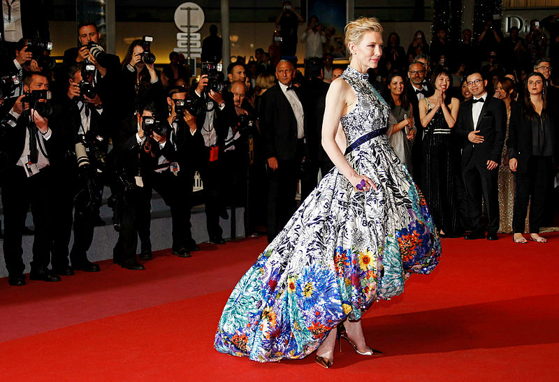 Cannes'taki film galaları podyum gibi