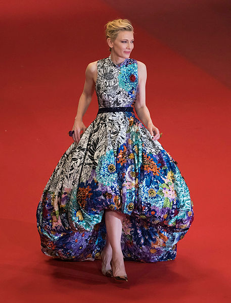 Cannes'taki film galaları podyum gibi