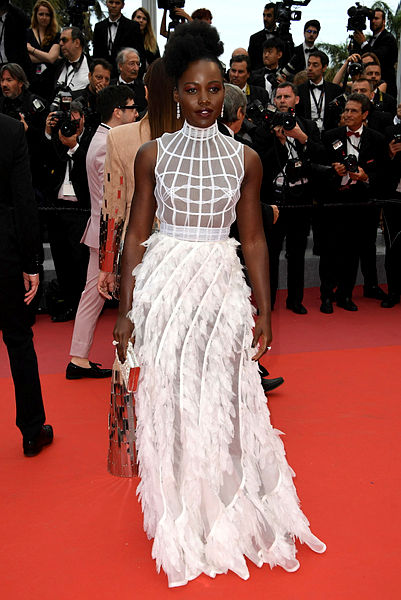 Cannes'taki film galaları podyum gibi