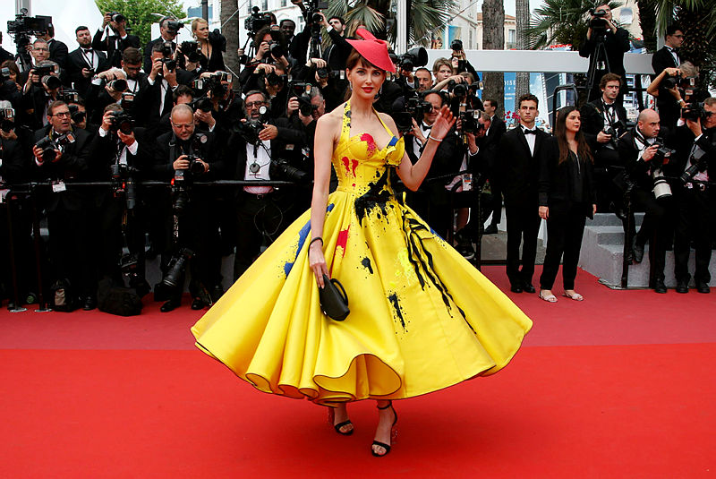 Cannes'taki film galaları podyum gibi