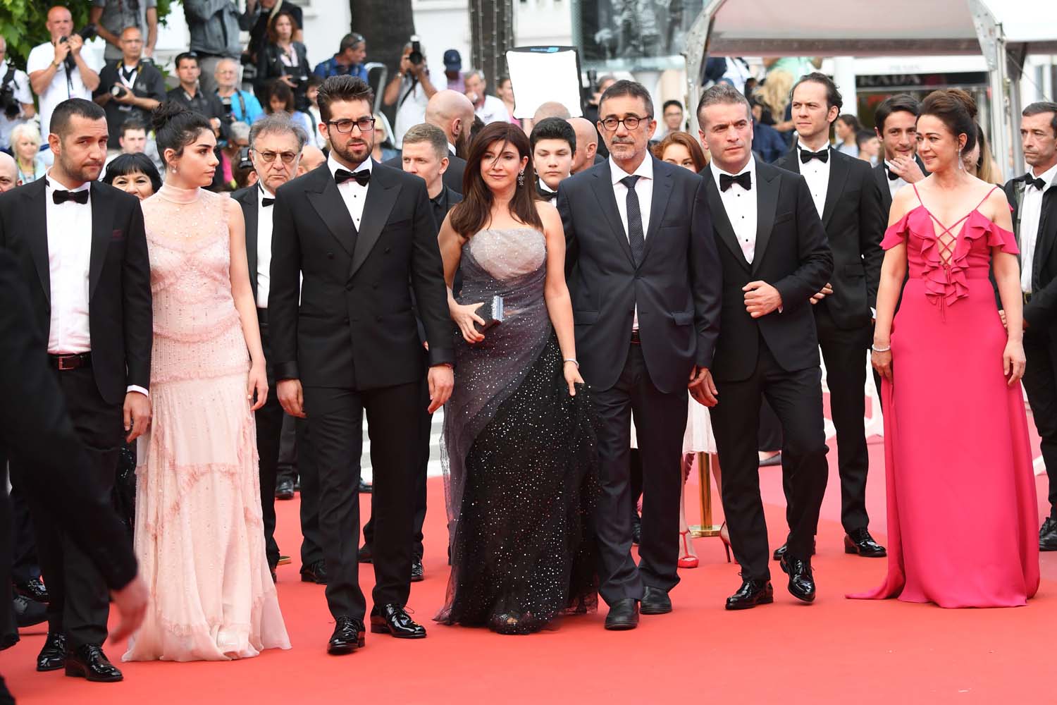 Ahlat Ağacı ekibi Cannes kırmızı halısında