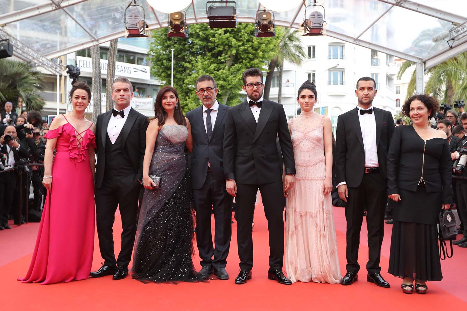 Ahlat Ağacı ekibi Cannes kırmızı halısında