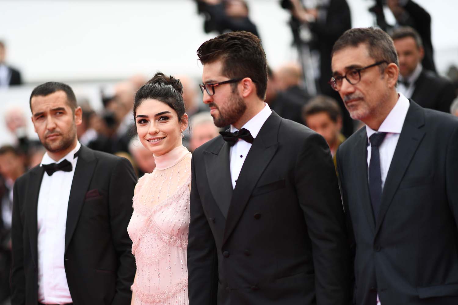 Ahlat Ağacı ekibi Cannes kırmızı halısında