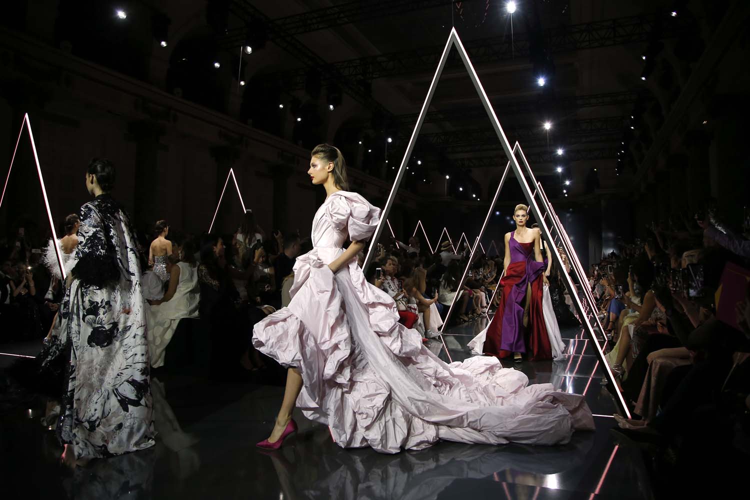 Ralph & Russo Sonbahar-Kış 2018-19 Couture