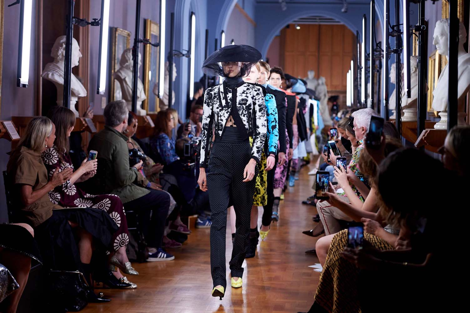 Erdem İlkbahar/Yaz 2019 defilesi