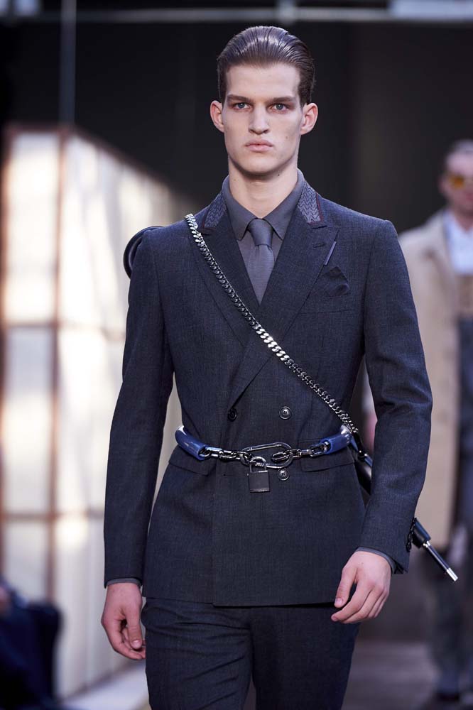 Riccardo Tisci'li ilk Burberry şovu!