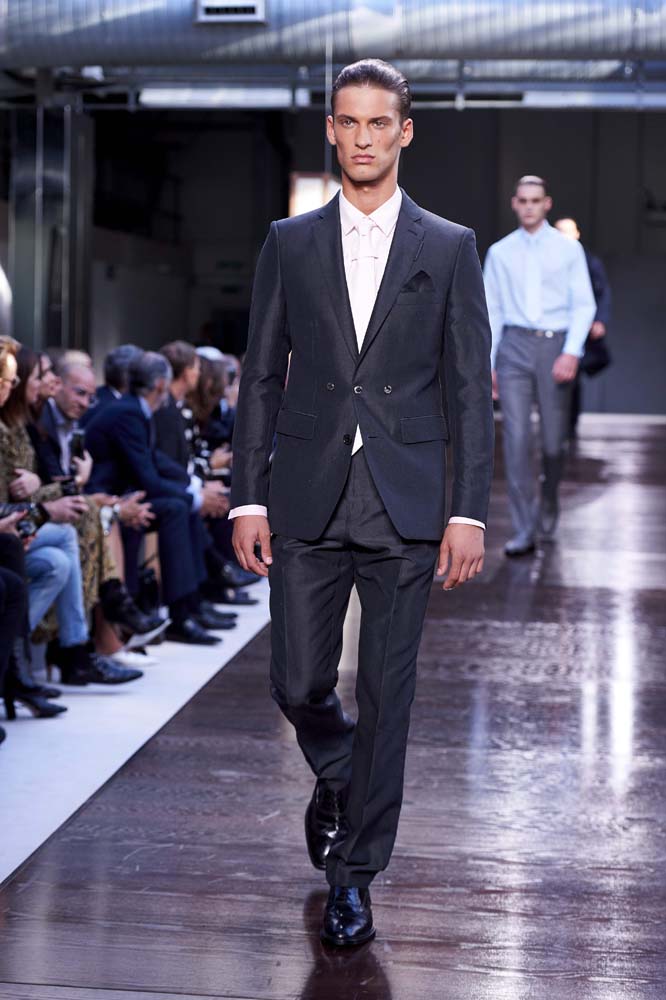 Riccardo Tisci'li ilk Burberry şovu!