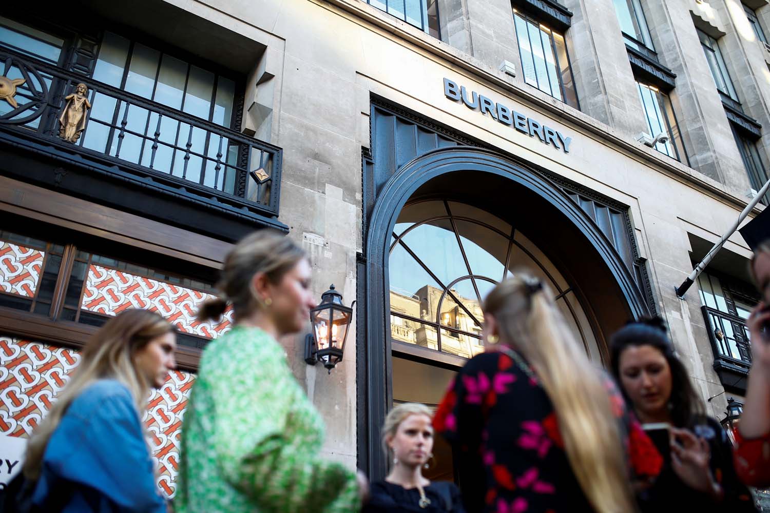 Riccardo Tisci'li ilk Burberry şovu!