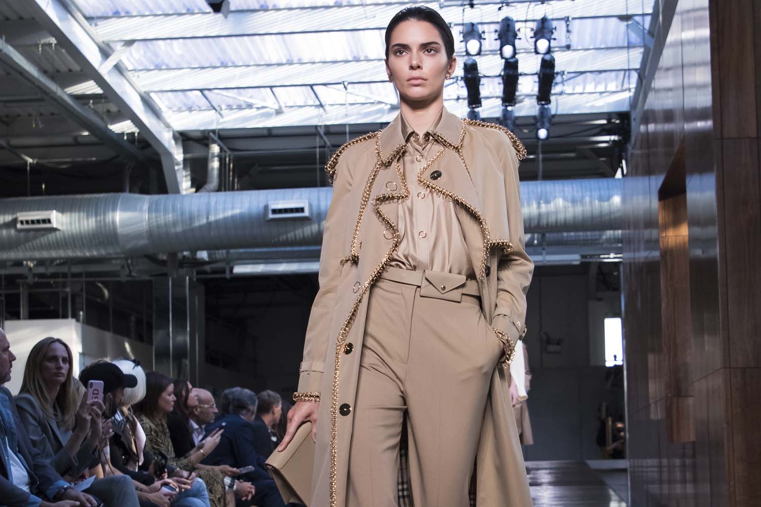 Riccardo Tisci'li ilk Burberry şovu!