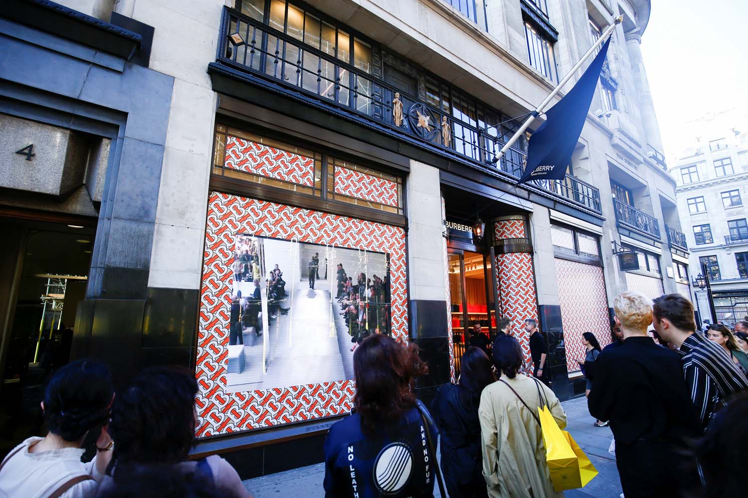 Riccardo Tisci'li ilk Burberry şovu!