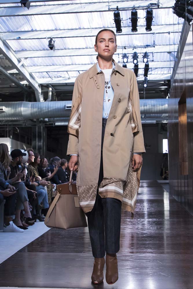 Riccardo Tisci'li ilk Burberry şovu!