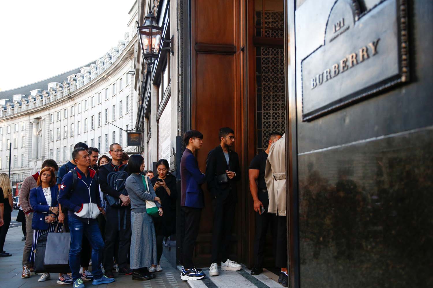 Riccardo Tisci'li ilk Burberry şovu!