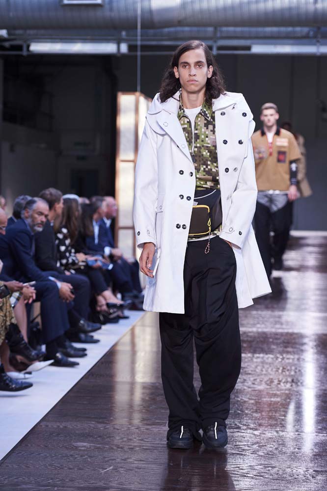 Riccardo Tisci'li ilk Burberry şovu!