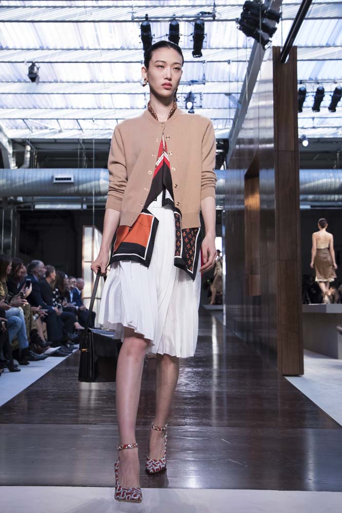 Riccardo Tisci'li ilk Burberry şovu!