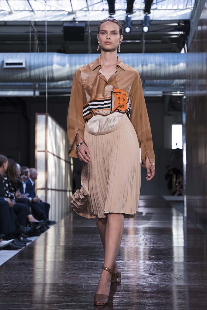 Riccardo Tisci'li ilk Burberry şovu!