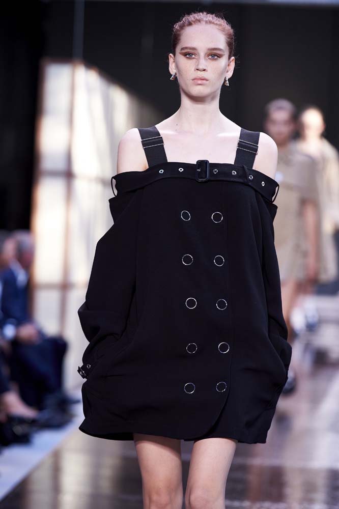 Riccardo Tisci'li ilk Burberry şovu!