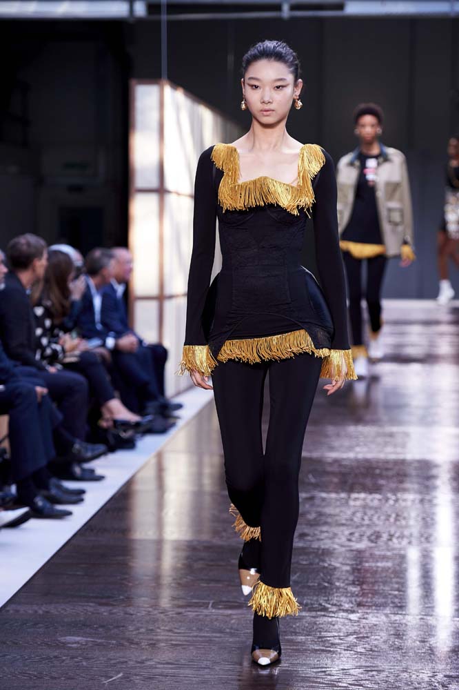 Riccardo Tisci'li ilk Burberry şovu!