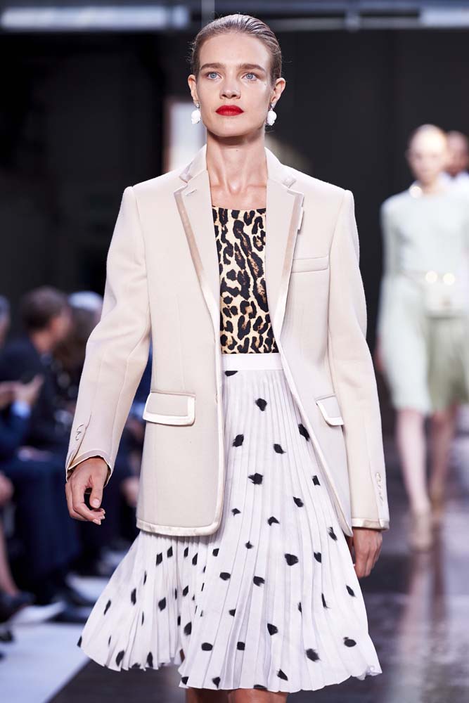 Riccardo Tisci'li ilk Burberry şovu!