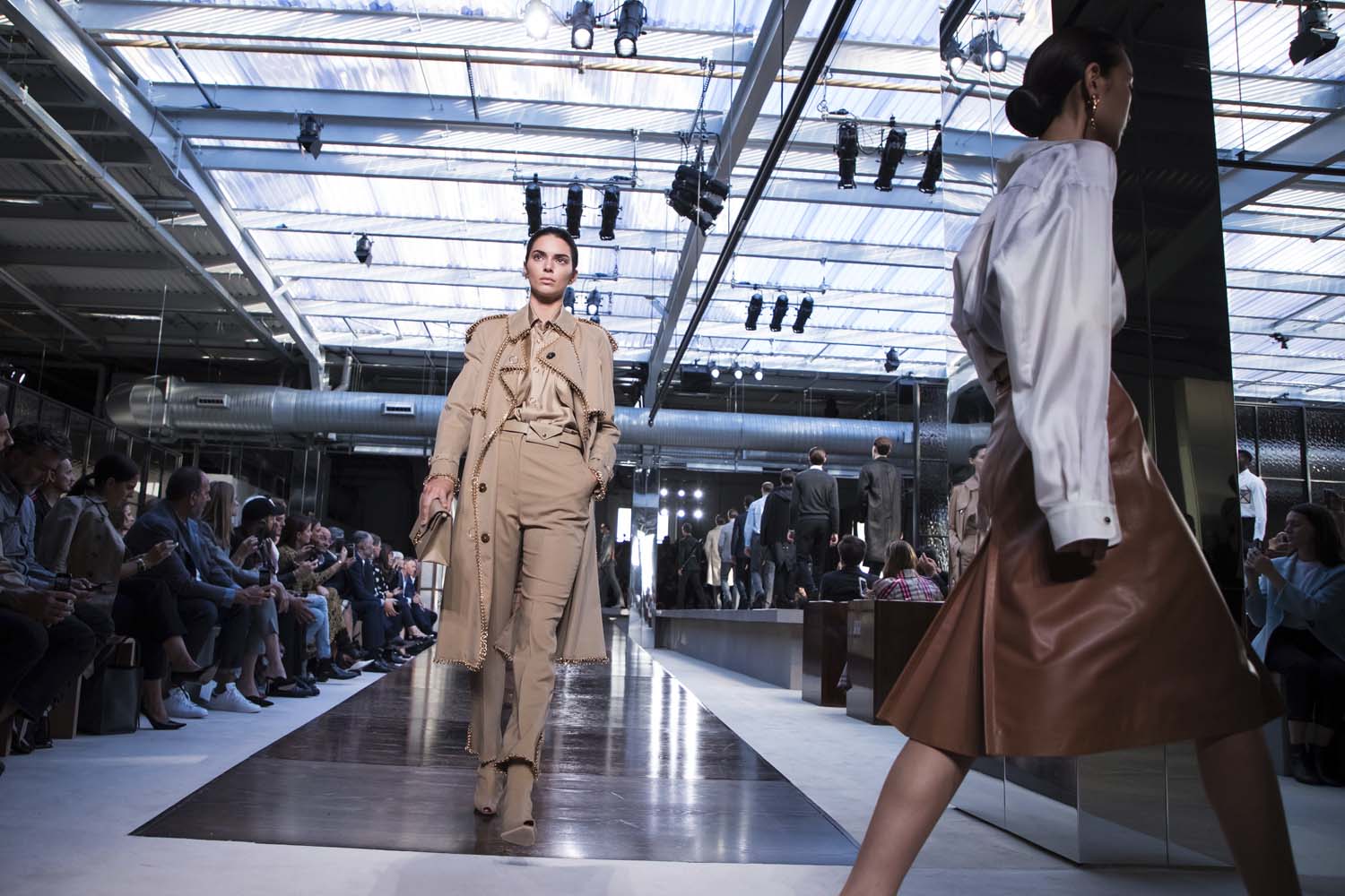 Riccardo Tisci'li ilk Burberry şovu!