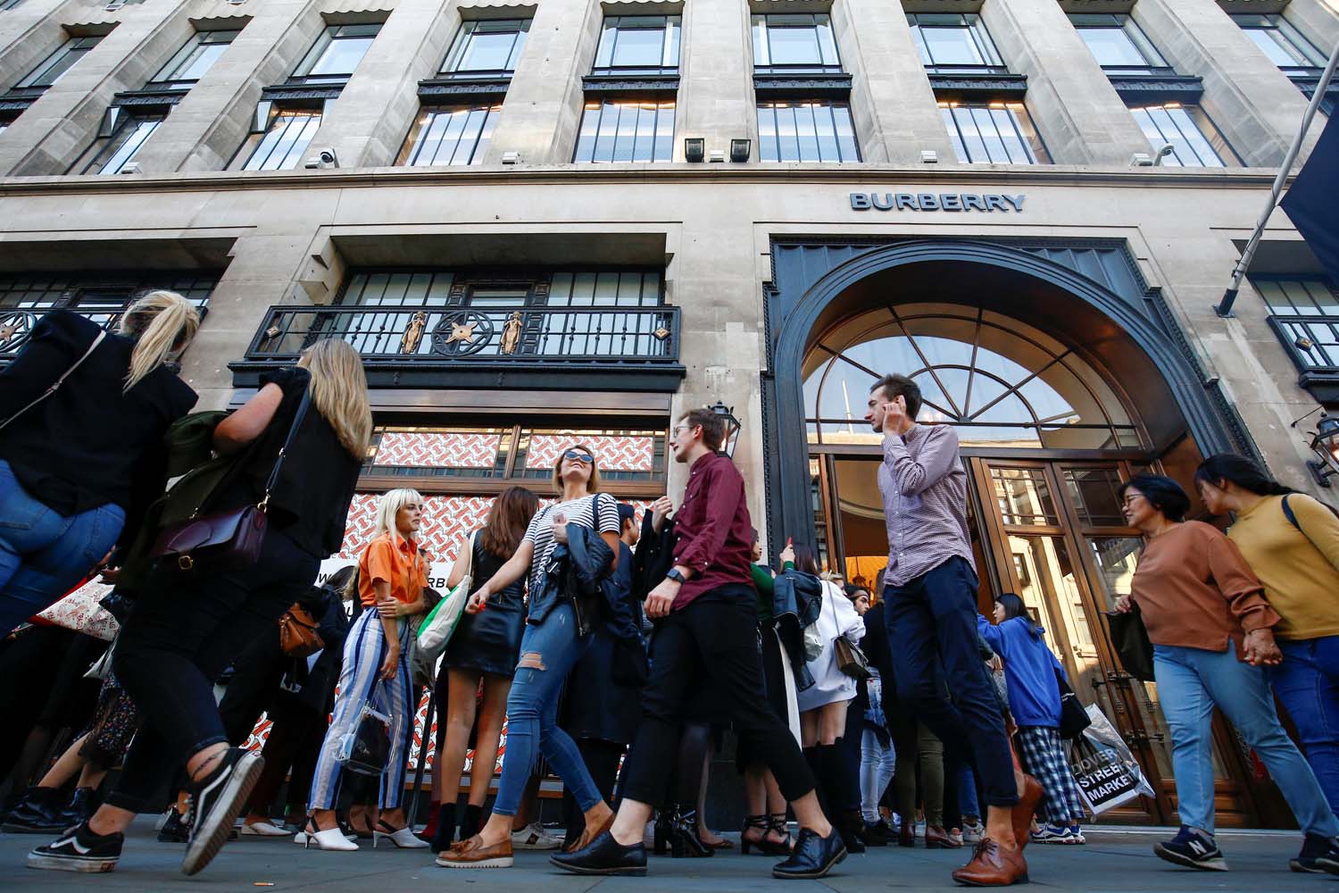 Riccardo Tisci'li ilk Burberry şovu!