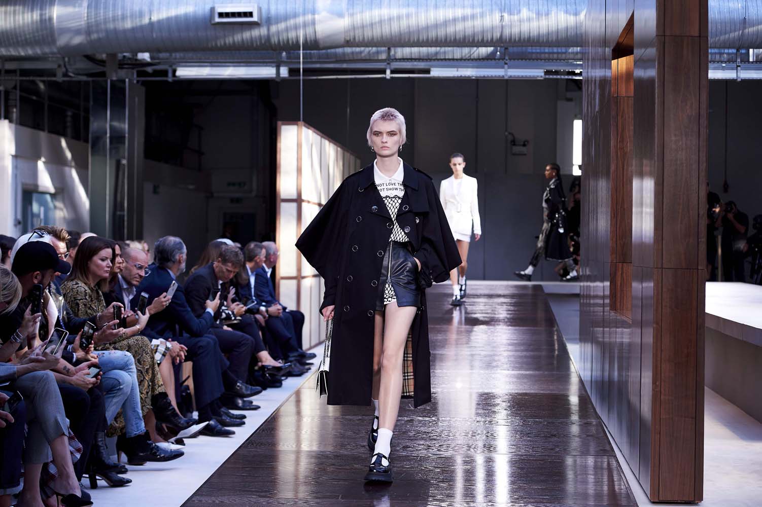 Riccardo Tisci'li ilk Burberry şovu!