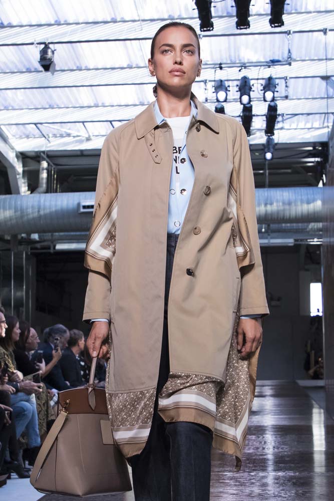 Riccardo Tisci'li ilk Burberry şovu!