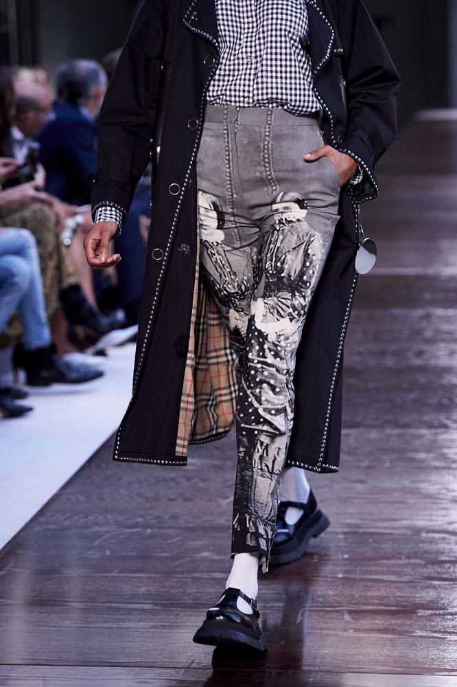 Riccardo Tisci'li ilk Burberry şovu!