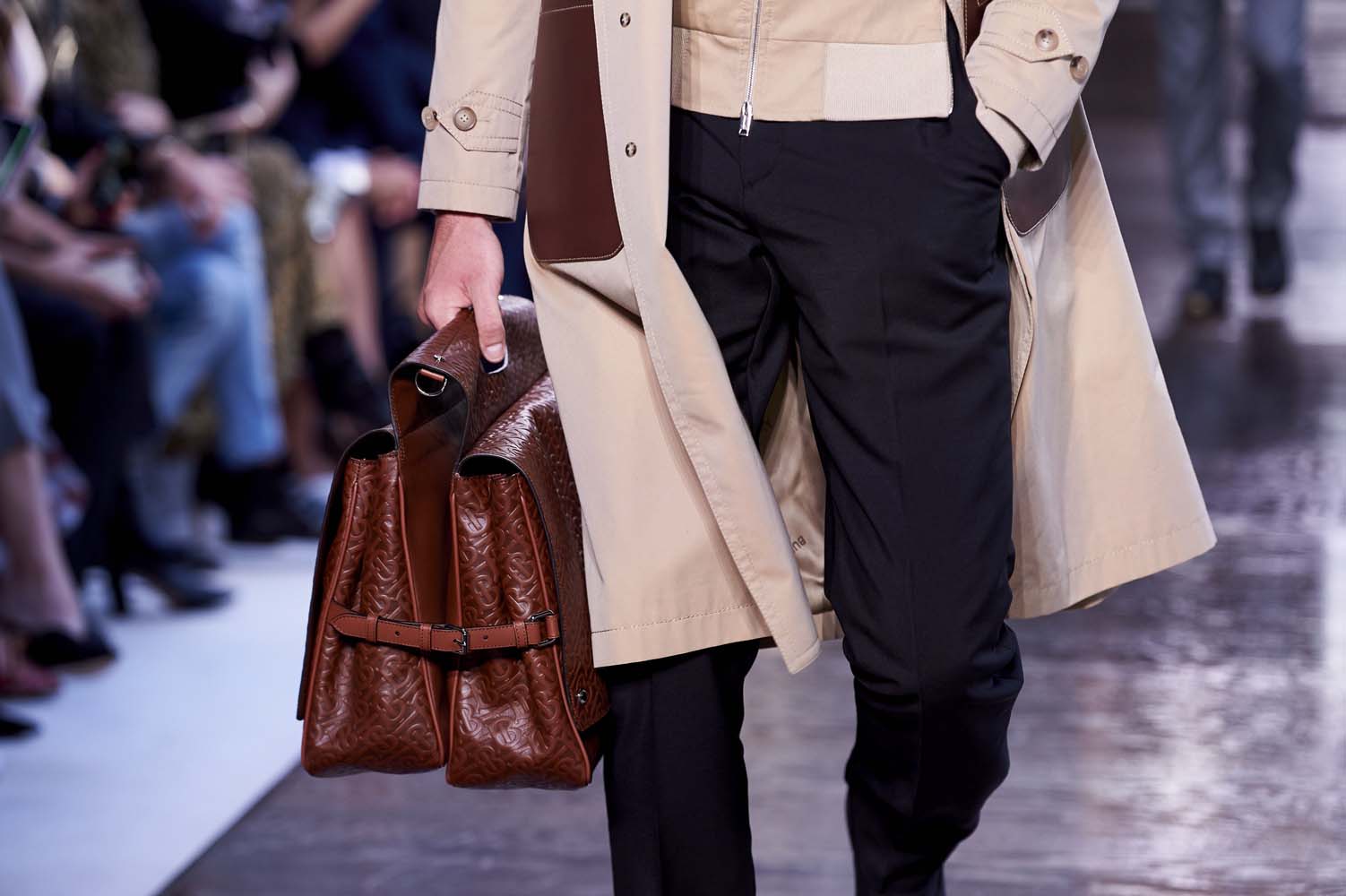 Riccardo Tisci'li ilk Burberry şovu!