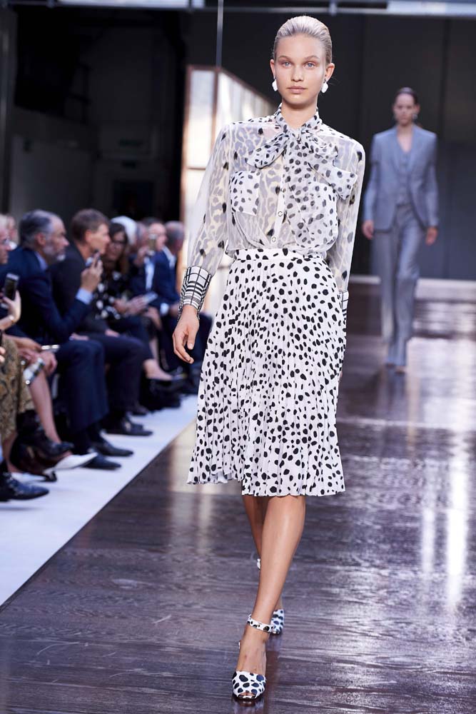 Riccardo Tisci'li ilk Burberry şovu!