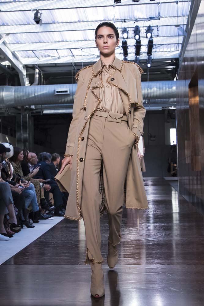 Riccardo Tisci'li ilk Burberry şovu!