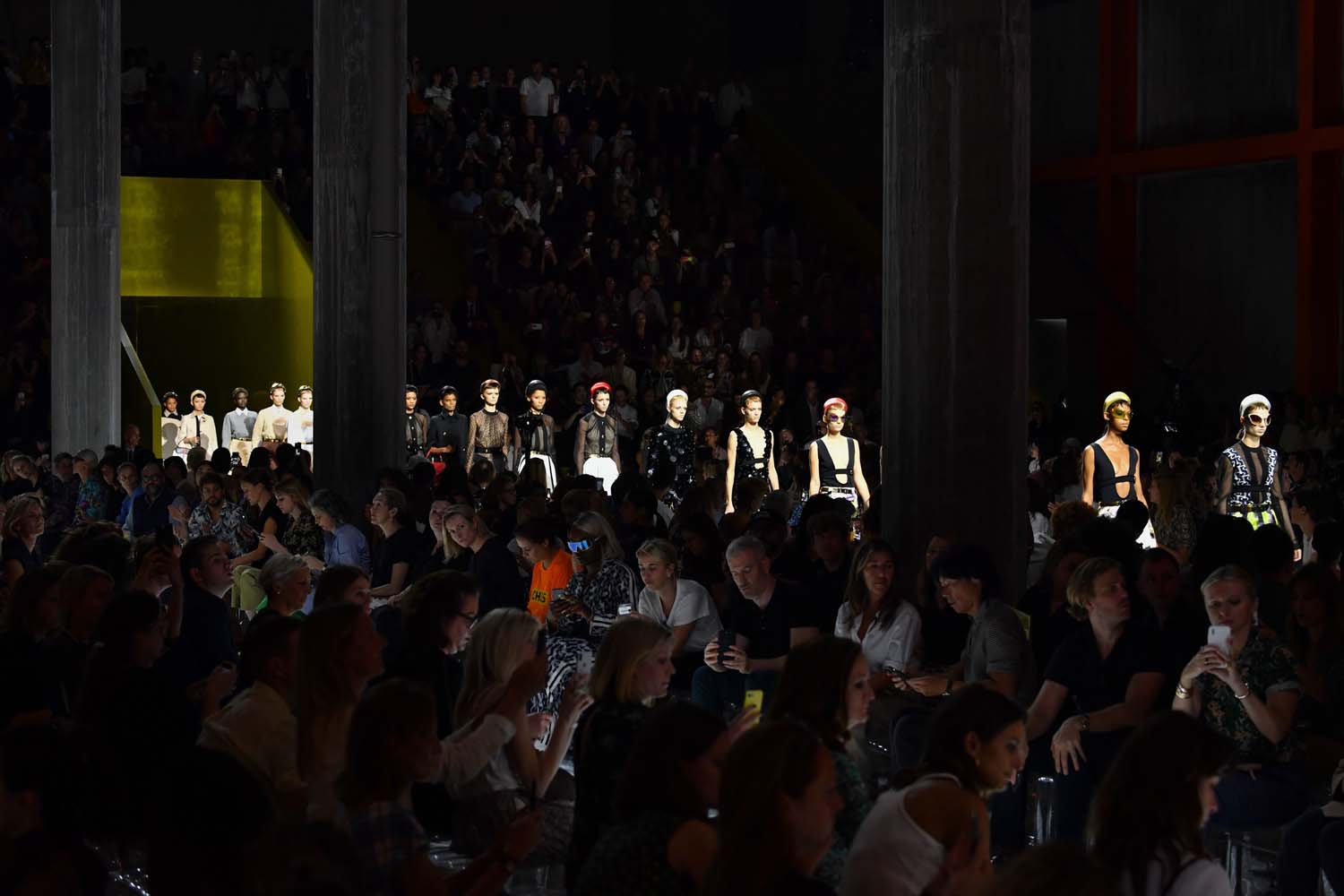 Prada 2019 İlkbahar/Yaz koleksiyonu