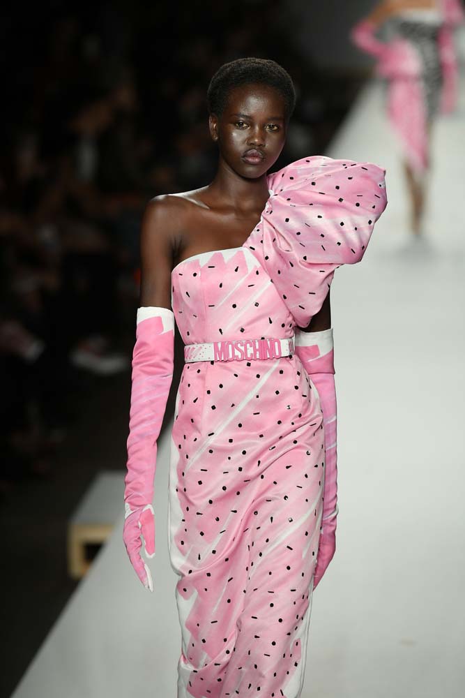 Moschino İlkbahar/Yaz 2019 şovu