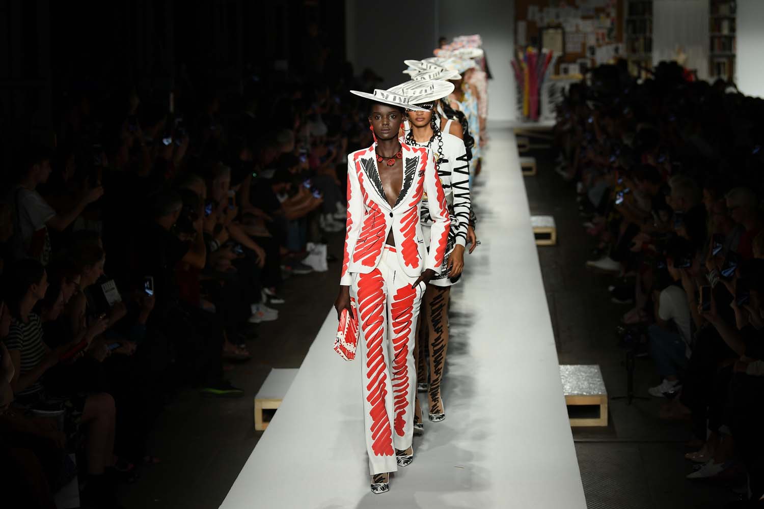 Moschino İlkbahar/Yaz 2019 şovu