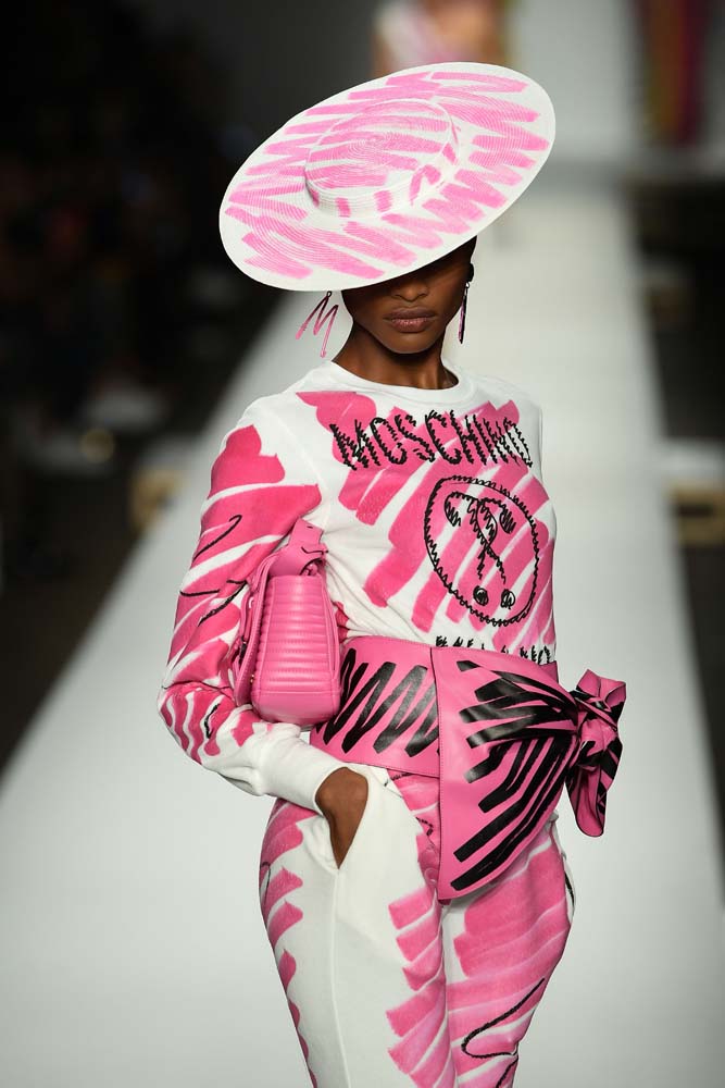 Moschino İlkbahar/Yaz 2019 şovu