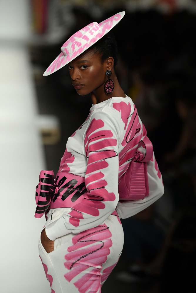 Moschino İlkbahar/Yaz 2019 şovu