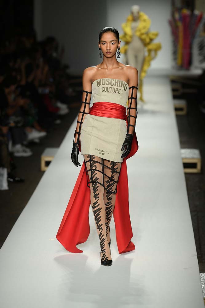 Moschino İlkbahar/Yaz 2019 şovu