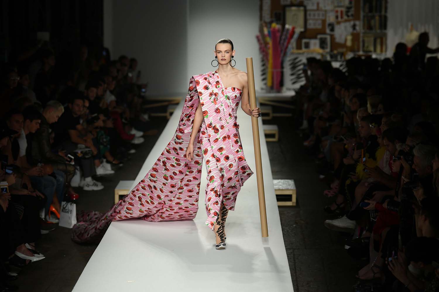 Moschino İlkbahar/Yaz 2019 şovu