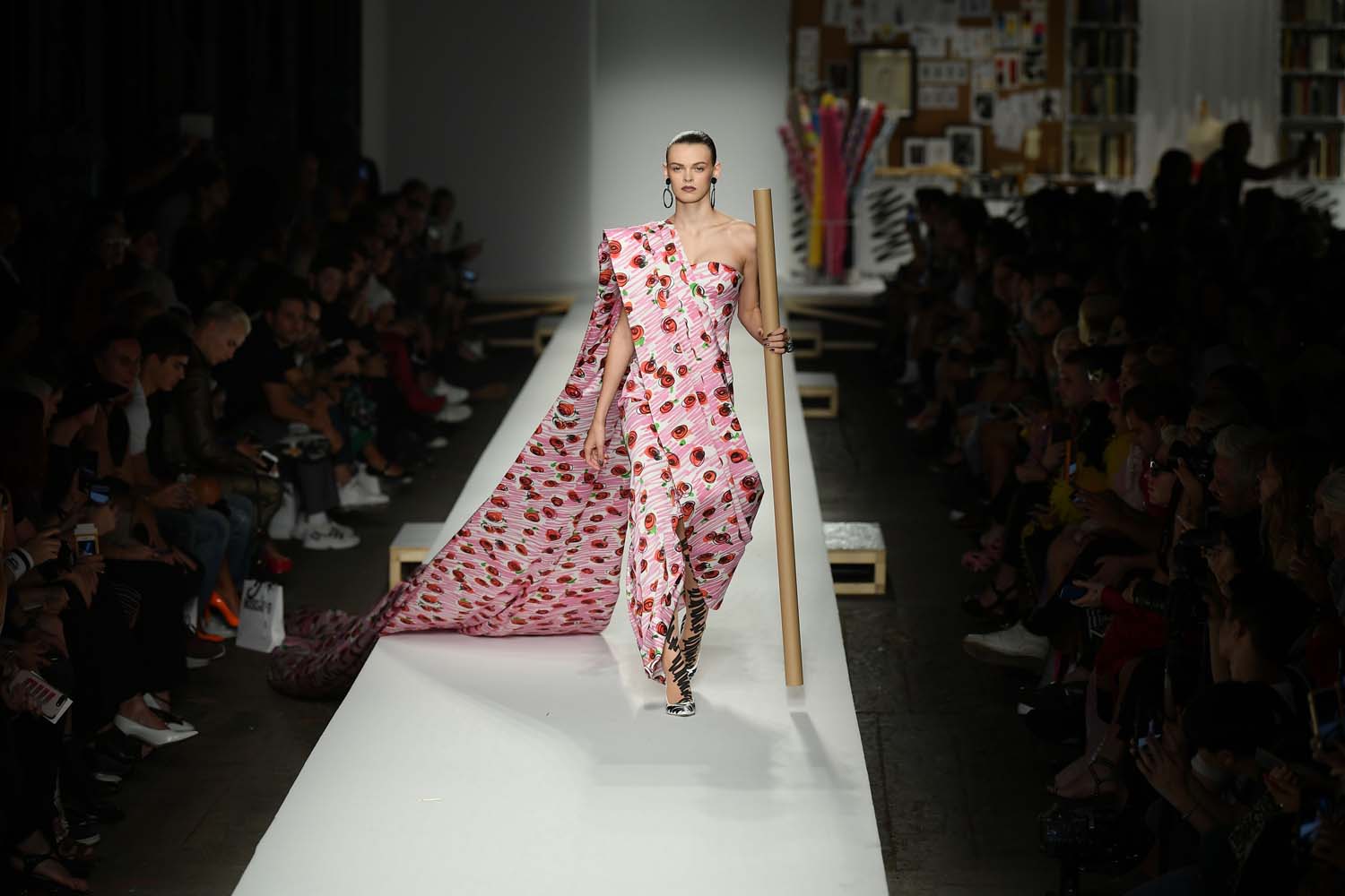 Moschino İlkbahar/Yaz 2019 şovu