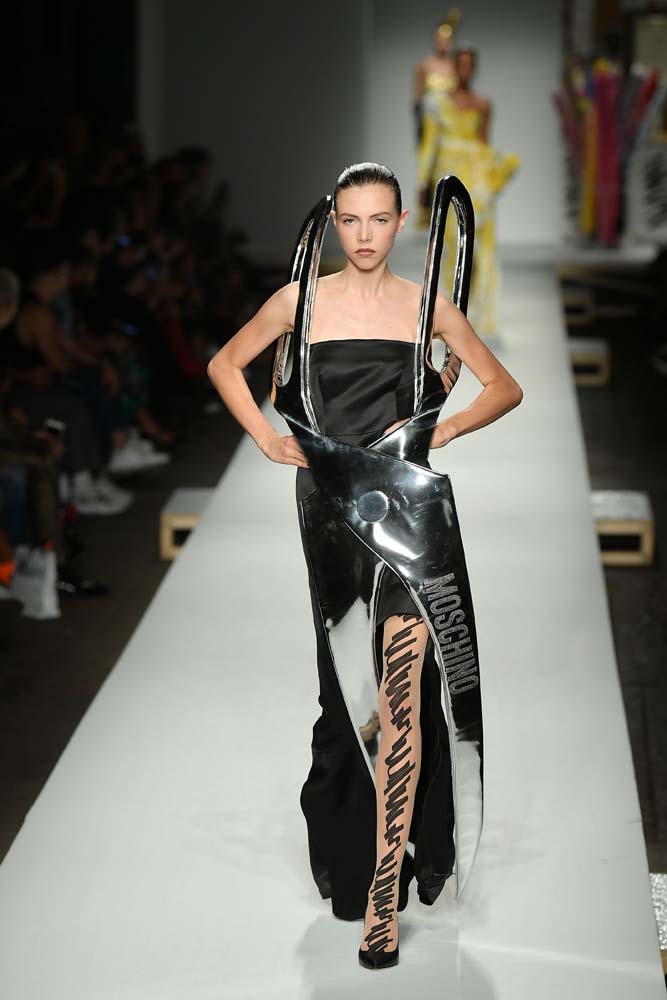 Moschino İlkbahar/Yaz 2019 şovu