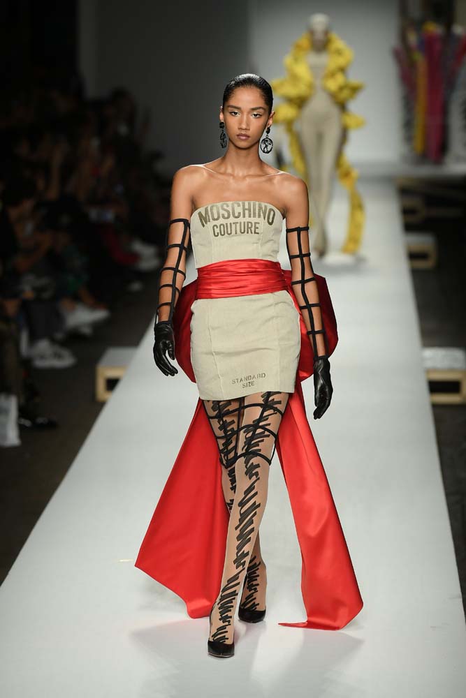 Moschino İlkbahar/Yaz 2019 şovu