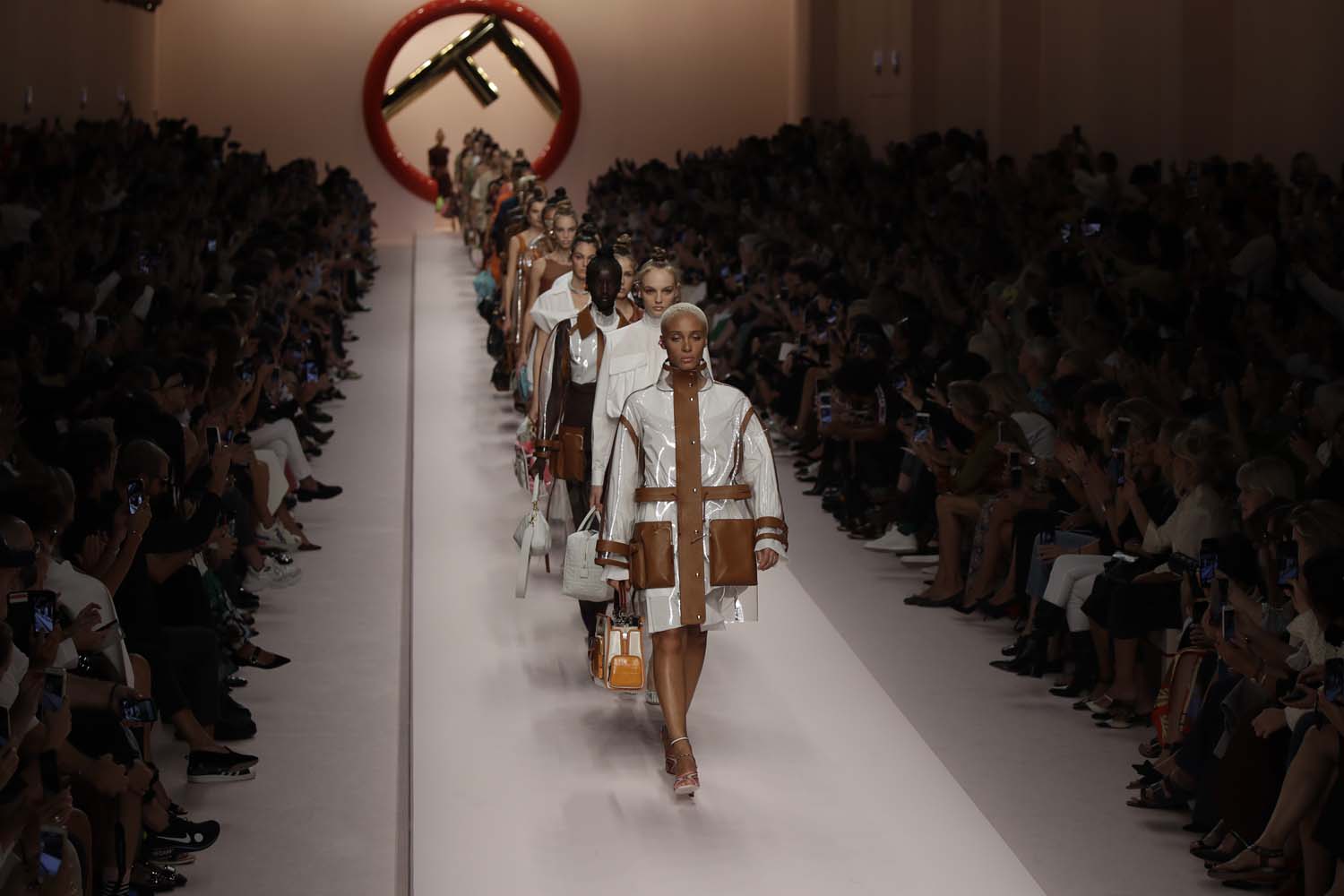 Fendi İlkbahar/Yaz 2019 defilesi