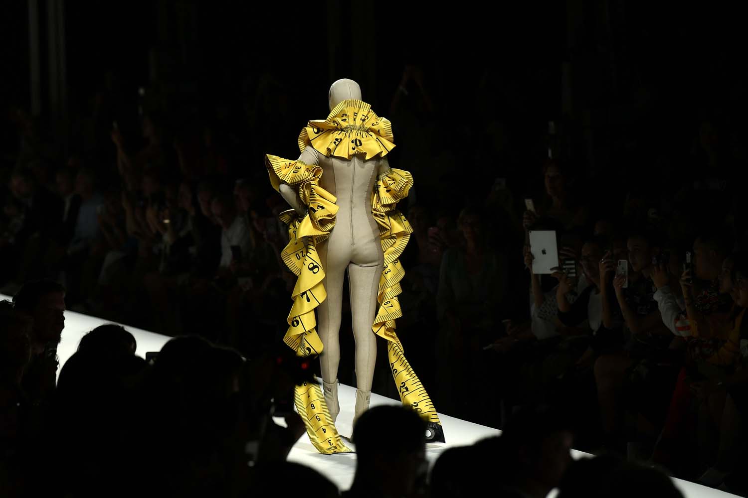 Moschino İlkbahar/Yaz 2019 şovu